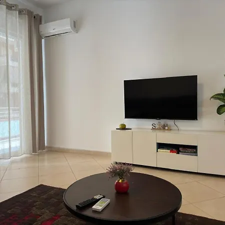 Golden Park Apartment *