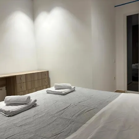Golden Park Apartment *